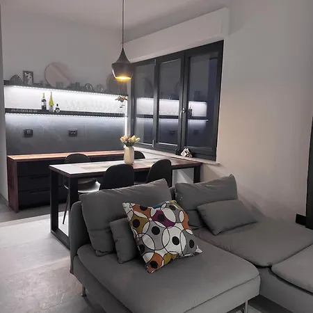 New In Historical Center Near Apartament
